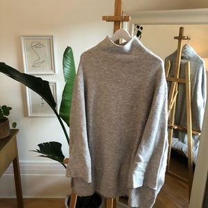 Turtleneck / wide-sleeves grey sweater dress